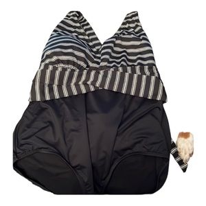 Clean Water size 16W black & White one piece swimsuit V-Neck adjustable  straps